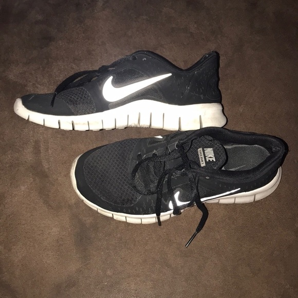 Nike Other - Nike tennis shoes black size 4